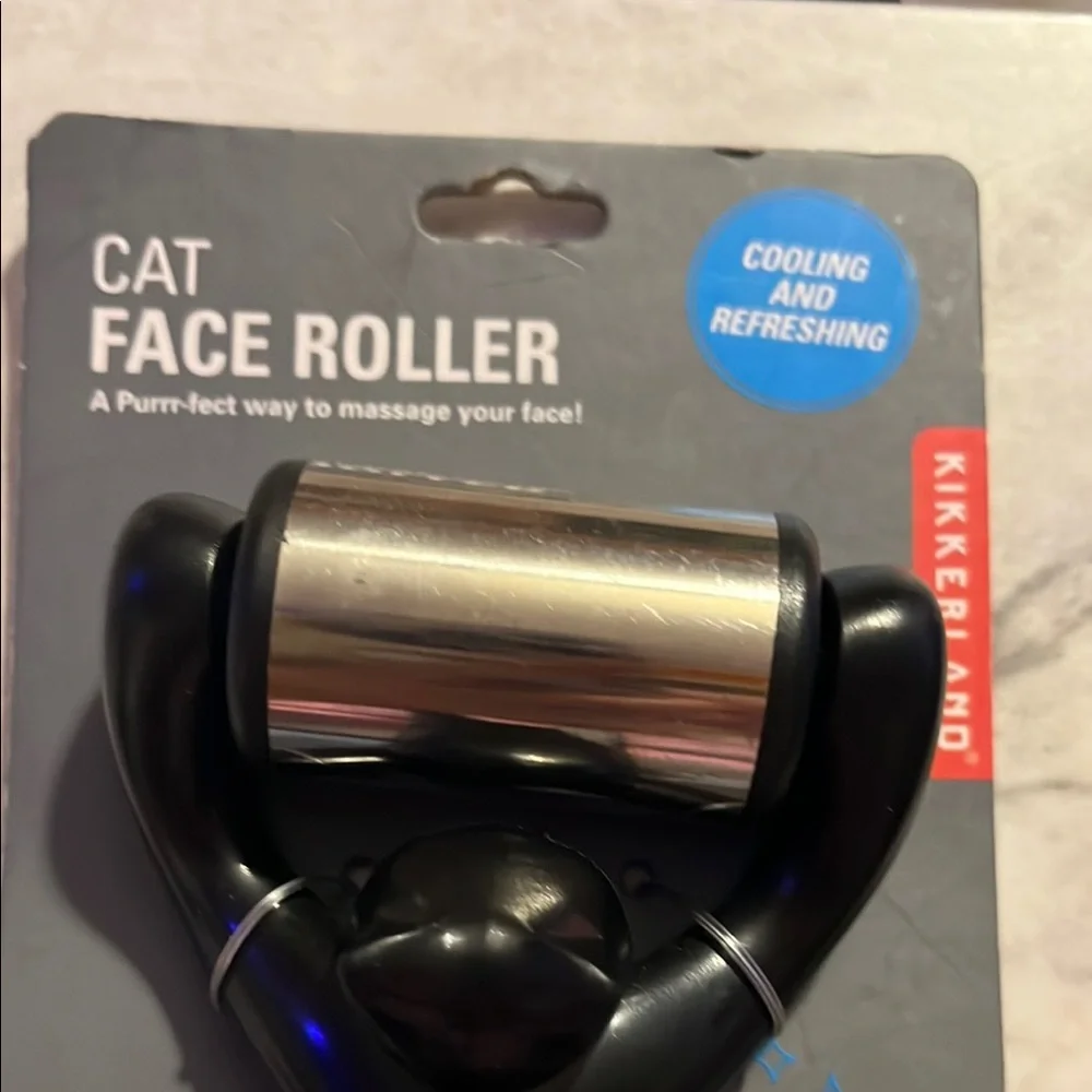 Kikkerland Black Cat Face Roller